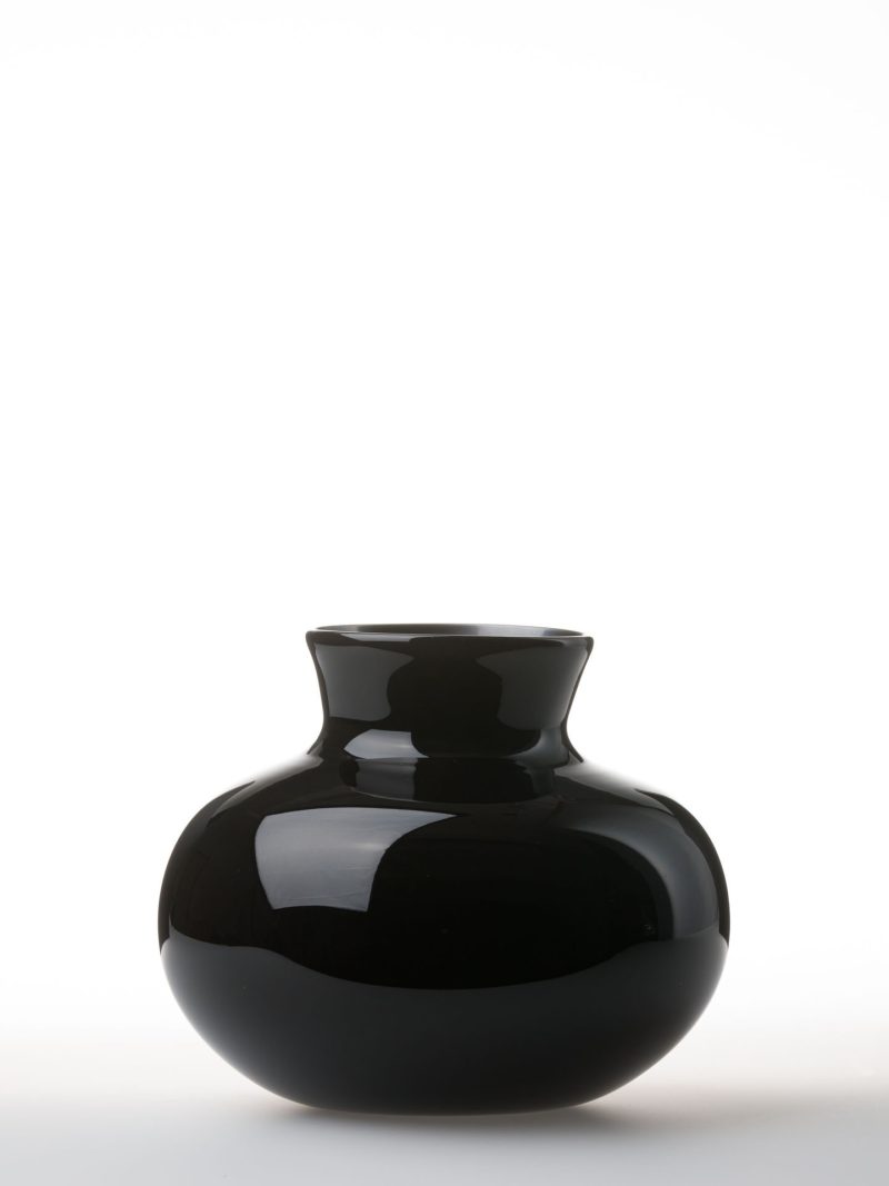 Medium round Florist vase kaamos black Katztudio Glassworks